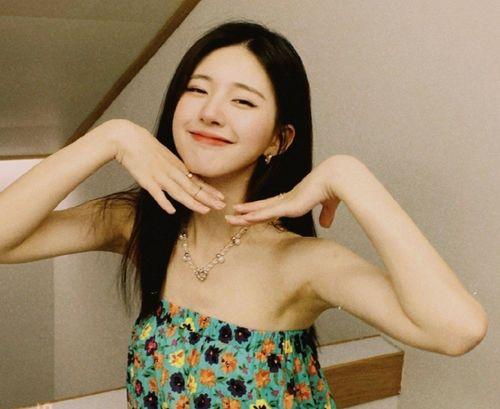 赵露思直播,青春活力与时尚魅力并存